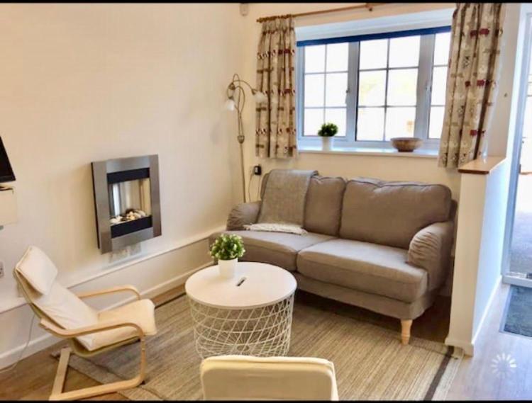 Great Price, Lovely Comfy Flat.2 Mins From The Sea Lyme Regis Ngoại thất bức ảnh